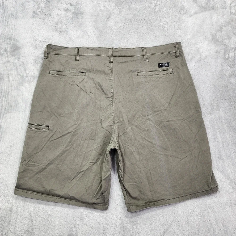 Wrangler Shorts Mens 42 Green Stretch Cargo Chino Relaxed‎ Fit 10 Inseam Casual